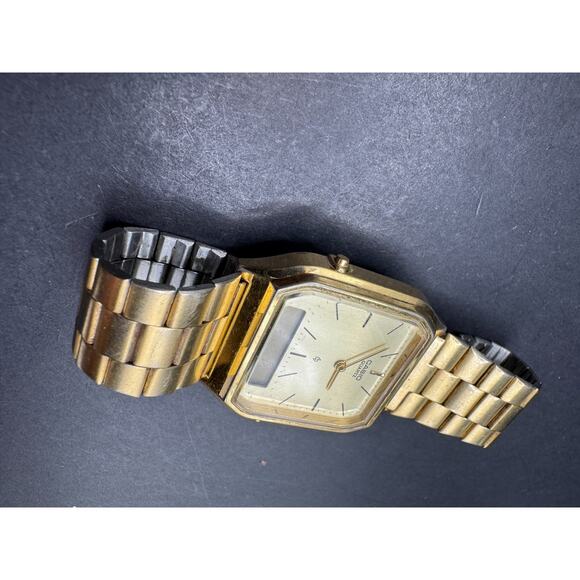 Vintage Casio AQ-222 Gold Tone Unisex Analog & Digital 30.6mm Watch - Picture 4 of 10
